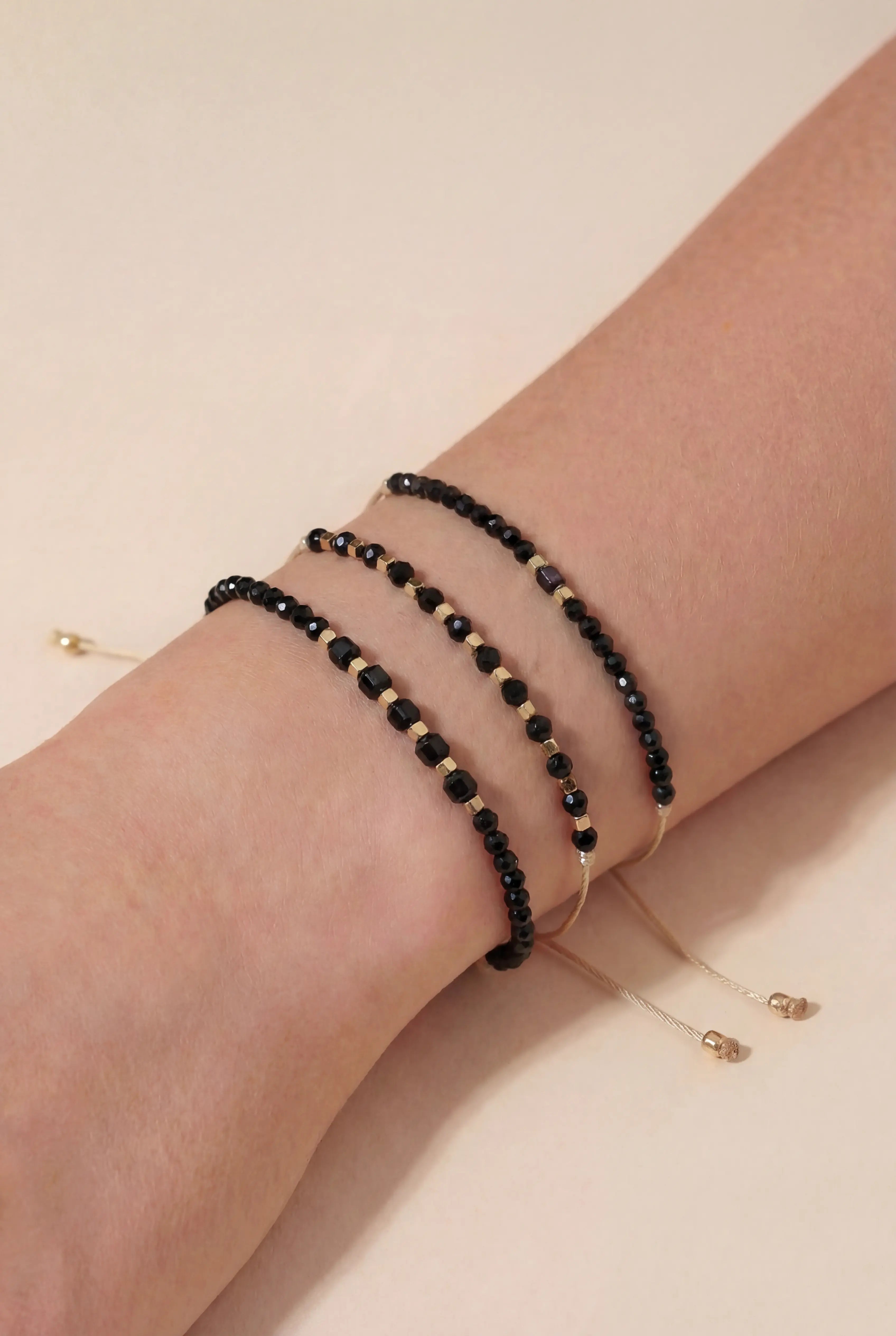 Brățară pe șnur Spinel I Lisa&Co.