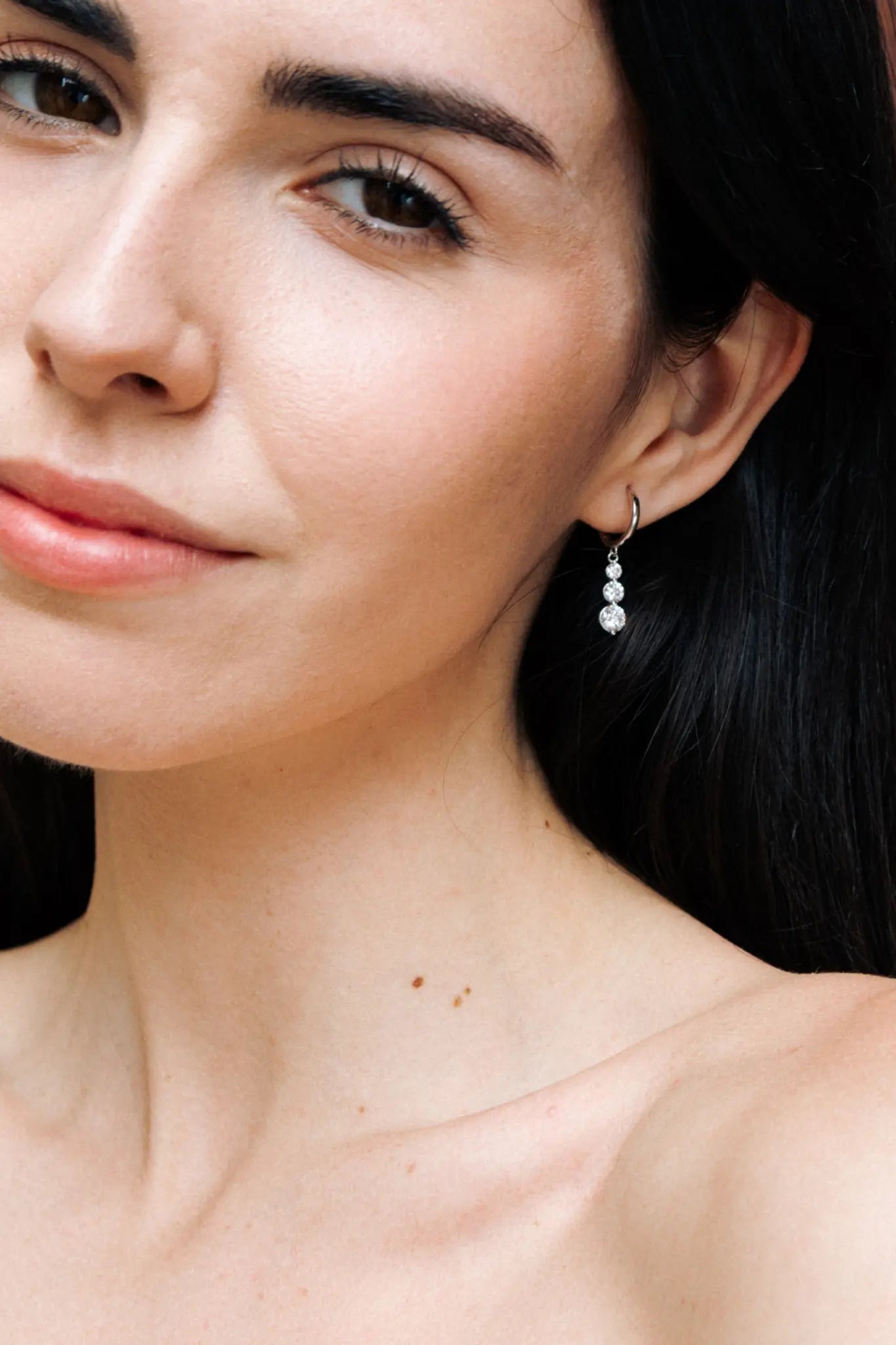 Cercei Argint Crystal Sway Hoop LisaConcept