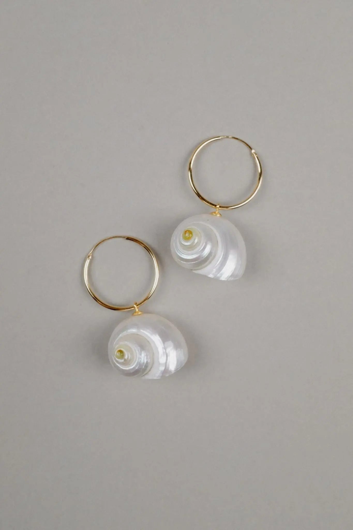 Cercei Argint Round Seashell In The Loop LisaConcept