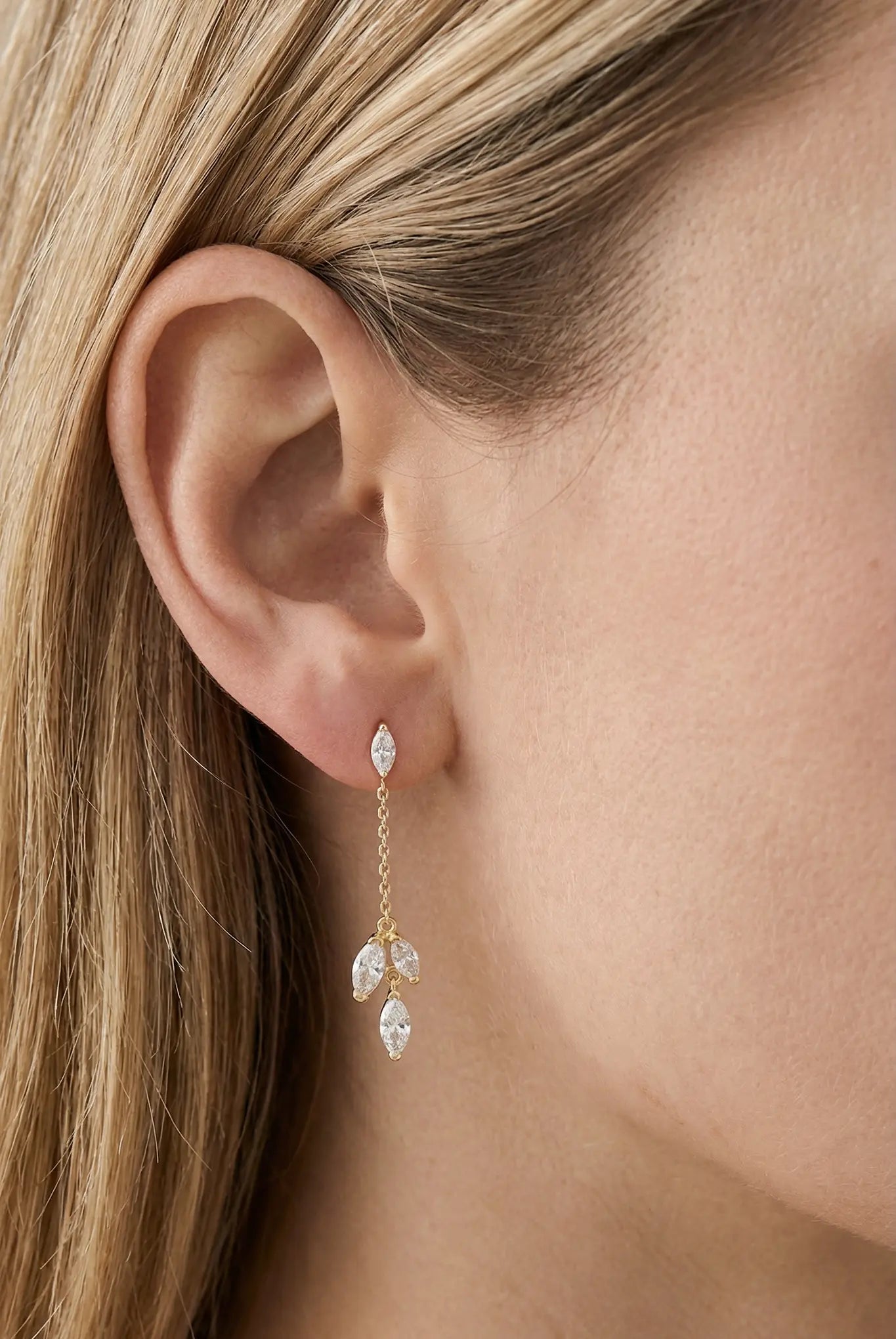 Cercei Aur Lis on Chain Lisa&Co.